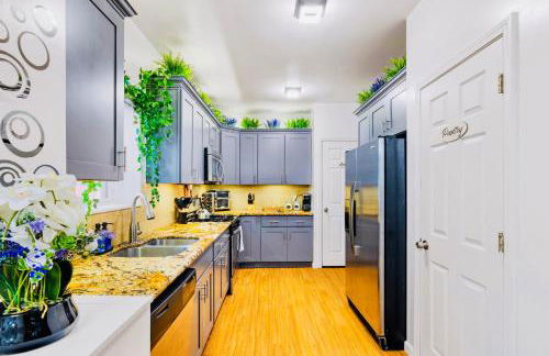 5BDRM 10BD with King BBQ Patio 1 MIN walk Carson ST - Foto 3