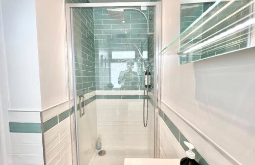 Incredible Views in Dartmouth with Parking and EV Charger - Foto 14