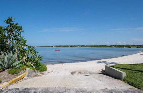 Affordable Two Bedroom Tropical Condo - Private Beach, Pools, Hot Tub - Foto 53