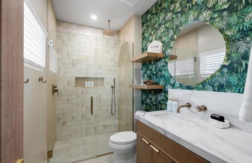 New Luxe Riverfront Home, Launch & Dock, Gamerooms - Foto 48