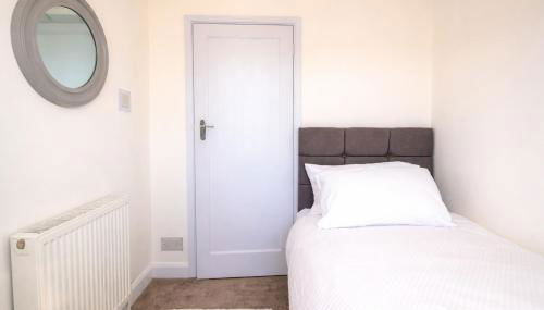 Grantham 3BR Retreat, Contractor Friendly & Parking - Foto 3