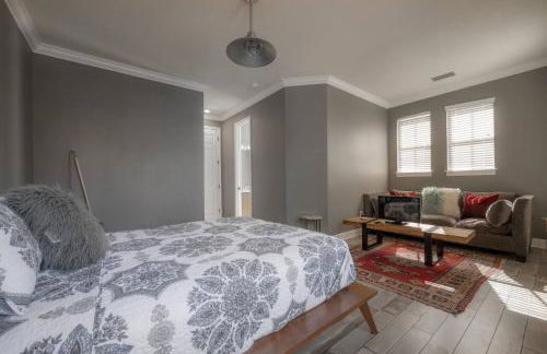 Centrally Located SOHO Retreat Walk to UT & Dining - Foto 18