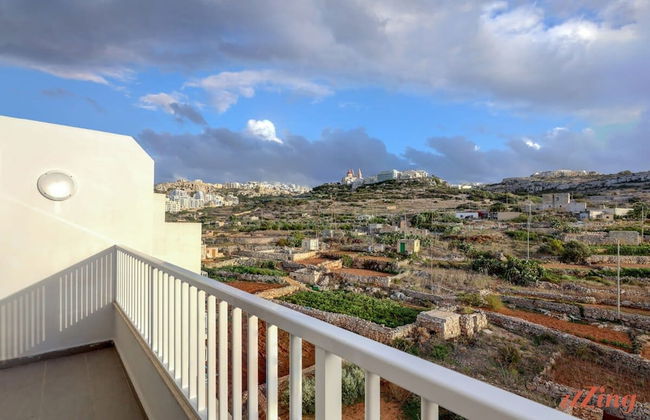 Seafront Penthouse With Unobstructed Sea Views - Photo 15