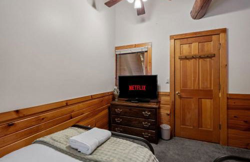 Lucky Log Cabin Hottub fireplace 12min to Mt Snow - Foto 46