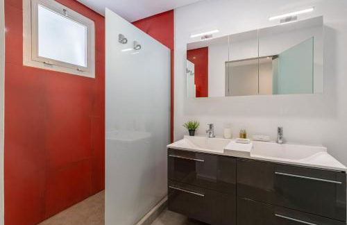 Spectacular 2-Bedroom Apartment with Stunning Retiro Park Views In the Heart of Barrio Salamanca - Photo 10