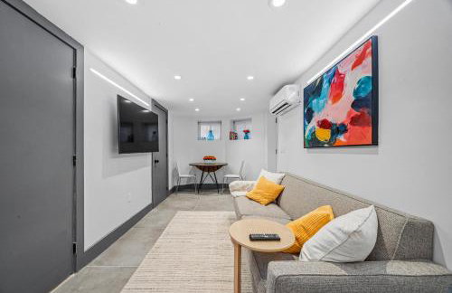 luxury 2 bed 2 bath apt with free parking - Foto 1