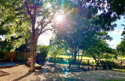 Holly Tree Cottage - 3 bedrooms and large garden with optional glamping double outside - Foto 34