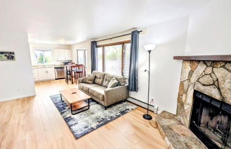 Spacious Downtown 2-bdrm Apartment - Photo 20