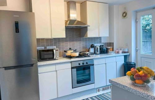 BrumStay - 4 Bedrooms TownHouse sleeps 6 with Driveway Parking and Garden - Foto 22