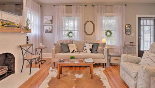 Modern, Sun-Lit Retreat with Fire Pit and Yard! - Foto 4