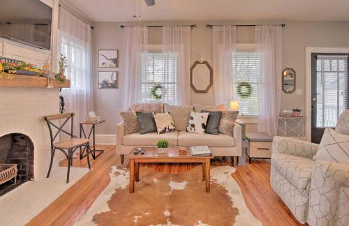 Modern, Sun-Lit Retreat with Fire Pit and Yard! - Foto 4