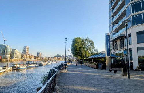 One bedroom apartment with balcony and concierge , station and shops 2min walk - Foto 16