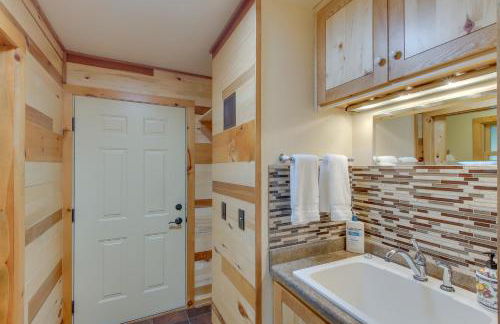 Idyllic Sturgeon Bay Cabin with Fire Pit and View - Photo 24