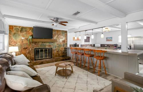 Lakefront Cabin with Private Dock - Foto 6