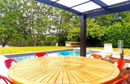 "La Case" - Magnifique ferme rénovée au cœur de la nature - Piscine privée sans vis-à-vis - Vue dégagée - Jardin - Stationnements gratuits devant la propriété - Belles prestations - Foto 31