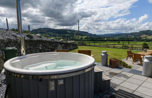 Finest Retreats - Moelis Granary - Luxury Cottage with Hot Tub - Photo 2