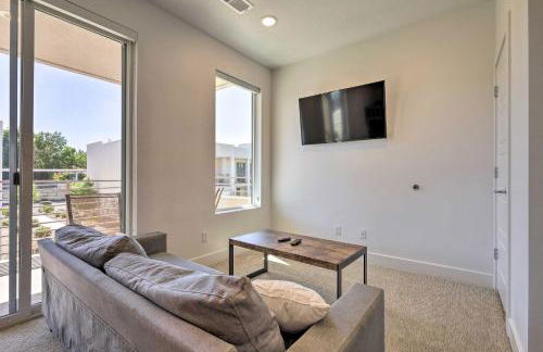 Sunny Resort Townhome and Balcony and Pool Access - Foto 26
