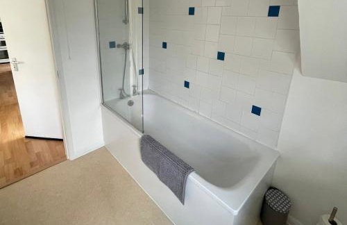 Fantastic Two Bedroom Courtyard Apartment - Foto 5