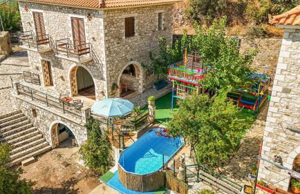 Mountain Oasis - Pool & Playground near Neda Falls - Foto 88