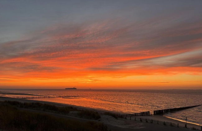 Modern Home by the Beach - Photo 32