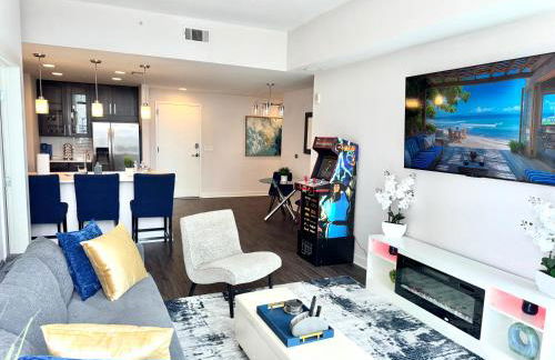 Skyline Retreat Penthouse, Top Floor, Year round Pool, City View! - Foto 47