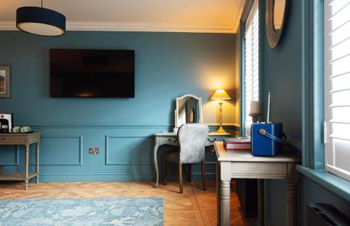 Central Whitchurch - Lowcross House Guest Bedroom 1 - Photo 5