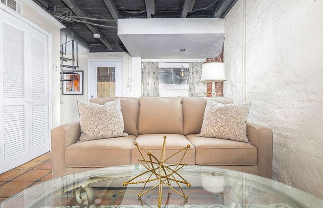 Southern Belle Carriage House - Photo 17