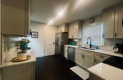 Elegant Family Home near Downtown - Foto 13