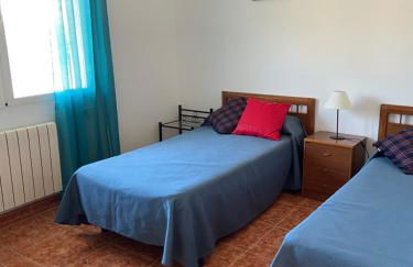 Chalet con gran jardin y piscina privada - Foto 15