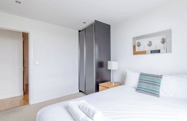 Sleek & Sunny 1BD Flat Near Greenwhich - Deptford! - Foto 1