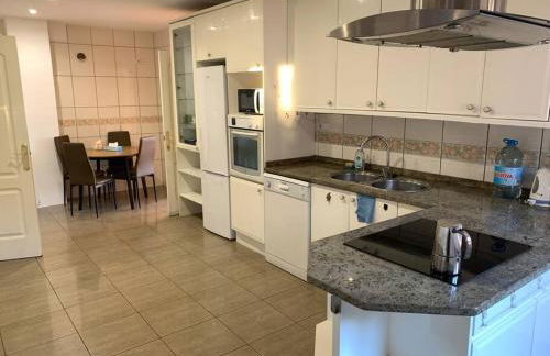 Villa Leo con vistas al mar y piscina privada - Photo 10