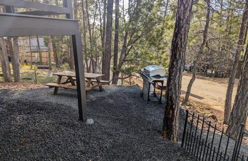 Pinetop Getaway w Sunset Deck & Fire Pit Table - Foto 10
