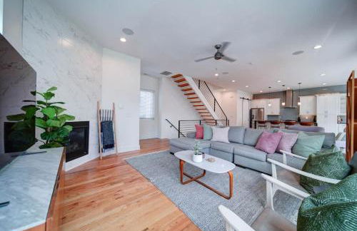 Luxe Townhome Rooftop Hot Tub Parking - Photo 68