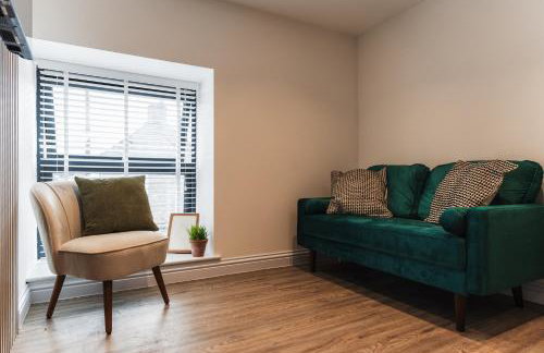 Wych Cottage, Striking 2 Bed, Parking, King Bed, First Floor Flat - Foto 12