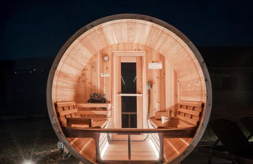 Luxe, Mountain VIEWS, Sauna, HotTub, Pups - Foto 45