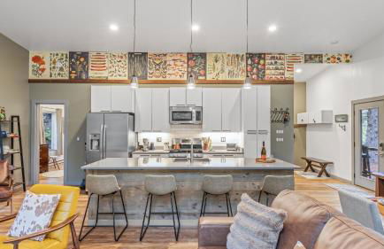 Peaceful Treehouse-Style Stay with Sauna Fire Pit Forest Views Near the Coast The Treehouse by AvantStay - Foto 10