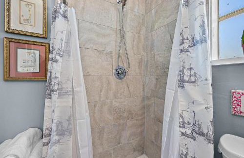 Casa Bella- Chic, Retro Apt- Steps to Historic District! - Foto 20