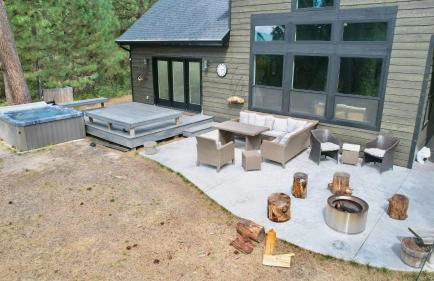 Camp 95 - Stunning Mountain Home - 4.5 Acres - Views - Hot Tub - Pet friendly - Private - Photo 7