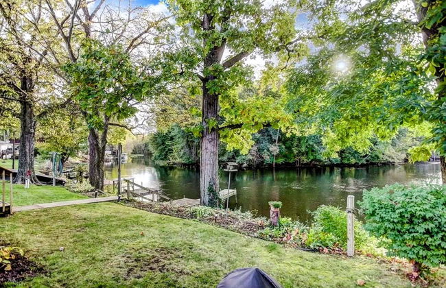 Relaxing Riverside 10 Minutes to Shipshewana - Photo 7