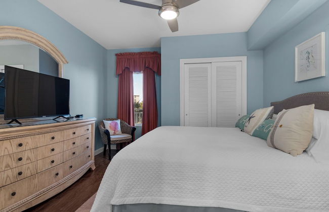 Spacious 2BR Condo w/ Partial Gulf Views, Pool, Across the Street From Beach! - Foto 9