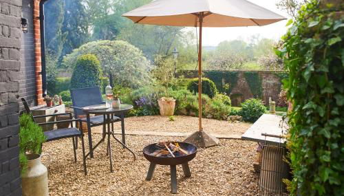 The Tiny House - Photo 3, Garden, Garden view