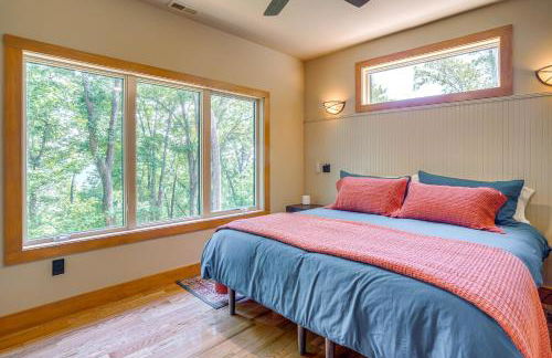 Modern Nellysford Getaway with View Deck and Fire Pit - Foto 12