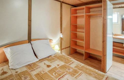 2 Bedroom Lovely Home In Altillac - Foto 14