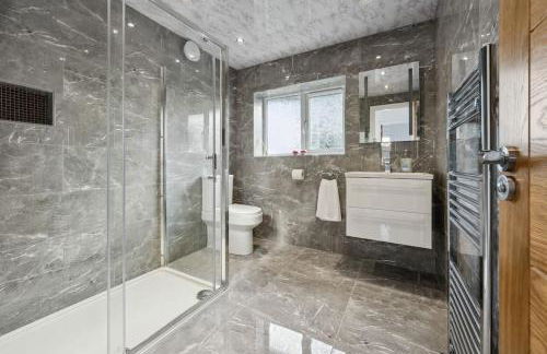 house in Heald Green village - Photo 13