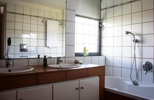 Villa Rosa with private pool, Athens Riviera - Foto 35