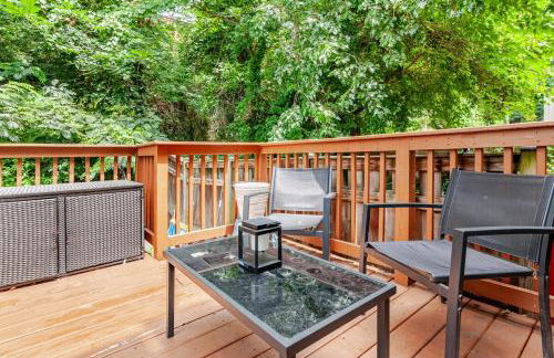 Stylish 3BR Townhouse with Backyard,and Easy Parking - Photo 15