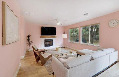 Modern Retreat Near Domain with Game Room and Gym - Foto 19