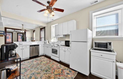 Trendy City Escape Perfect St Louis Location - Photo 9