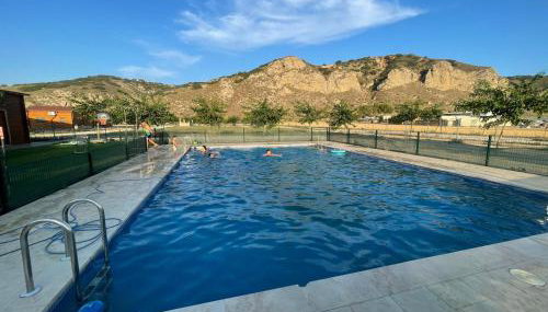 Granja escuela con bungalows Familias y grupos Parking privado gratuito - Foto 2