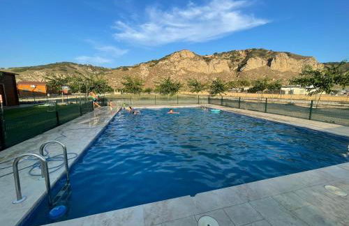 Granja escuela con bungalows Familias y grupos Parking privado gratuito - Foto 2